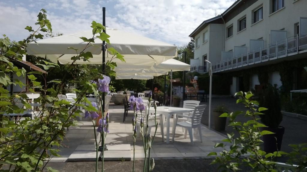 Logis Hotel Maison Carrée Restaurant O Carré dArt Méréville Exterior foto